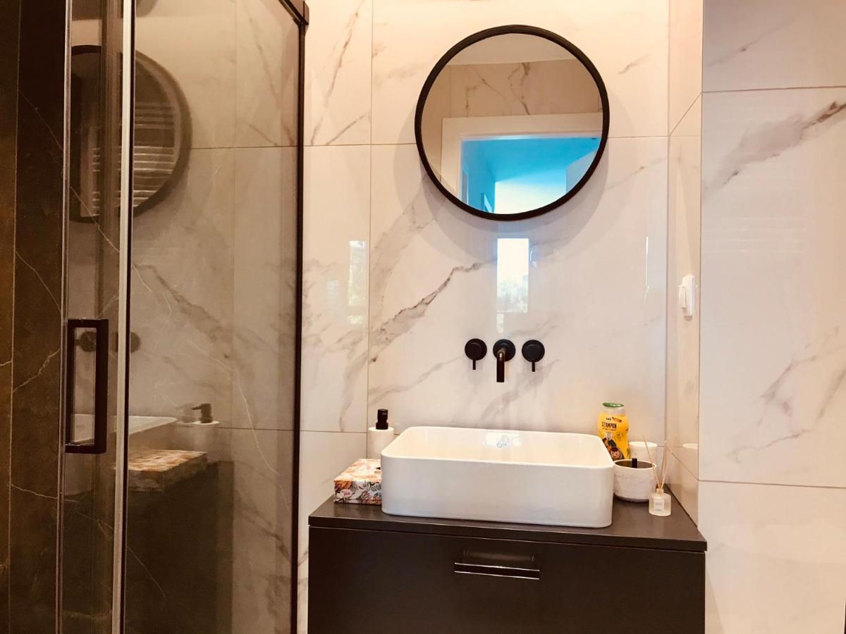 Baltic Riviera Apartments - Garden Sanctuary Retreat グダニスク エクステリア 写真