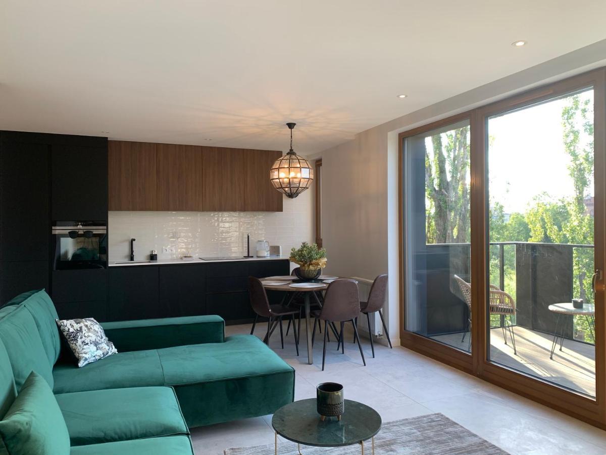 Baltic Riviera Apartments - Garden Sanctuary Retreat グダニスク エクステリア 写真